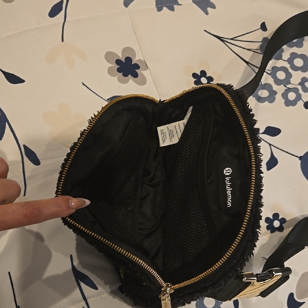 Lululemon Black Fuzzy Crossbody Bag - Picture 2 of 8
